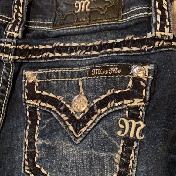 Miss Me signature stretch shorts - Picture 5 of 9